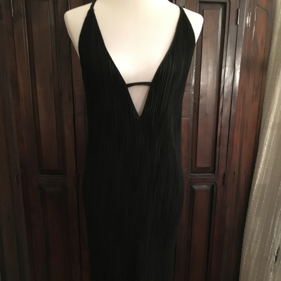 Shakuhachi Dresses & Skirts - BNWT SALE! Shakuhachi Stretch Pleat Midi Dress